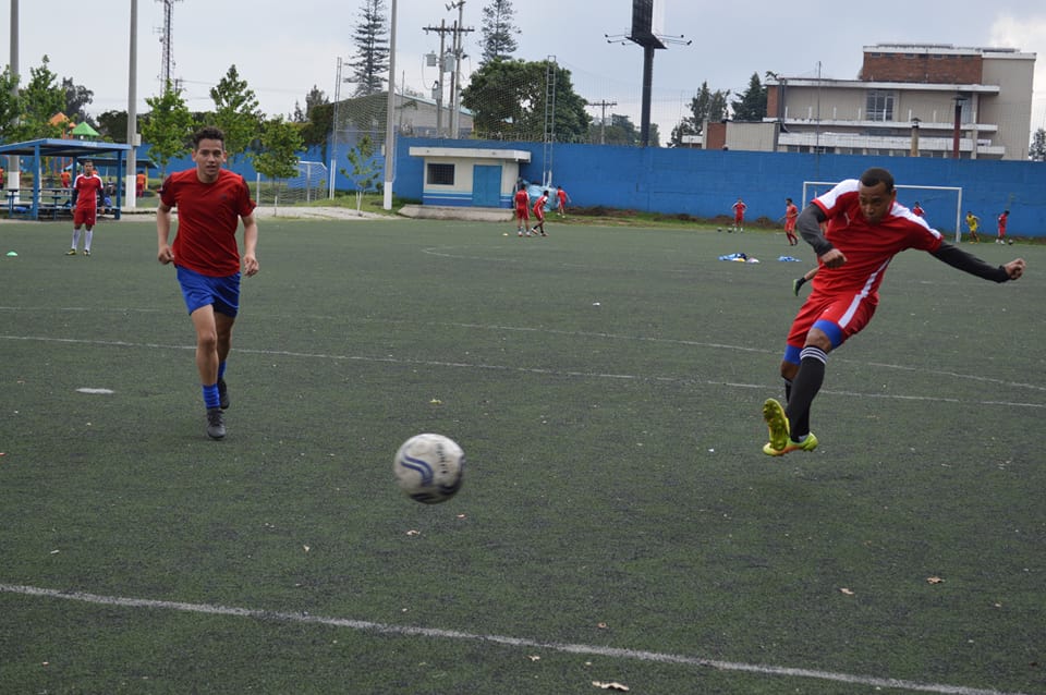 José Manuel Morales, izquierda, participa de la pretemporada con Deportivo Mixco. (Foto Prensa Libre: cortesía Deportivo Mixco)