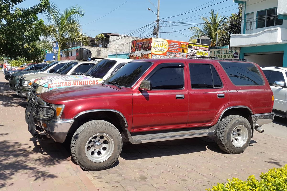 Vehículo en el cual fue dejado el niño que al cabo de dos horas murió, presumiblemente, a causa del calor. (Foto Prensa Libre: Whitmer Barrera)