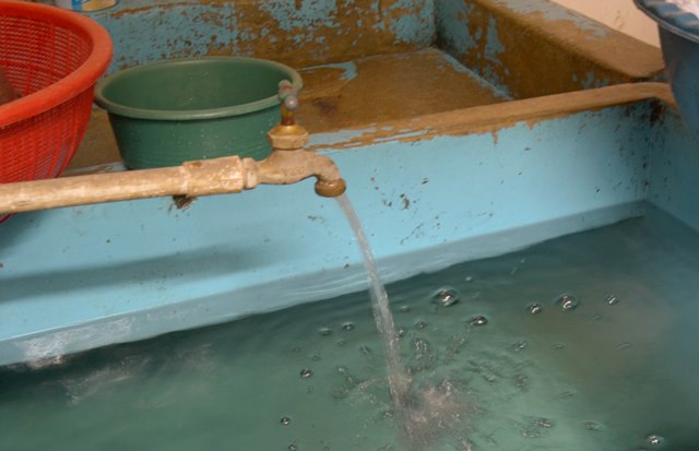 El servicio de agua será suspendido este domingo en 11 zonas capitalinas. (Foto, Prensa Libre: Hemeroteca PL)