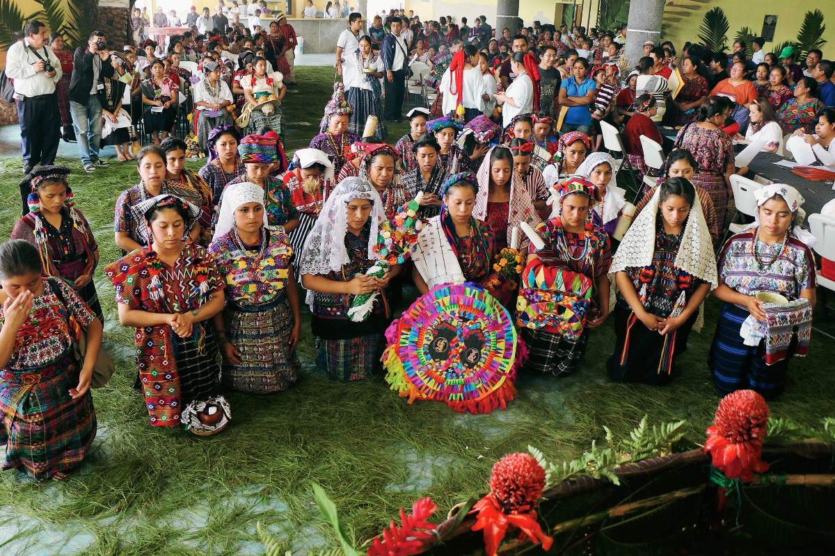 Representantes de varios municipios del país participan en varias actividades en Cobán, previo a la elección de Rabín Ajaw. (Foto Prensa Libre: Eduardo Sam)