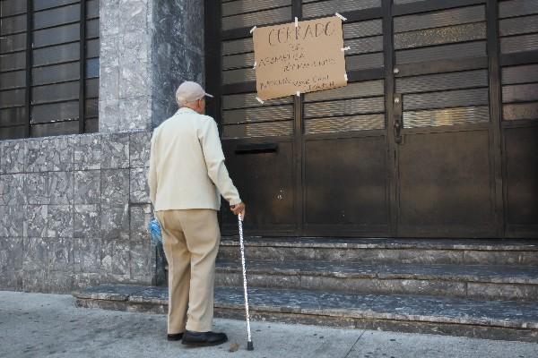 La población no tuvo acceso al Archivo General de Centro América y la Biblioteca Central.