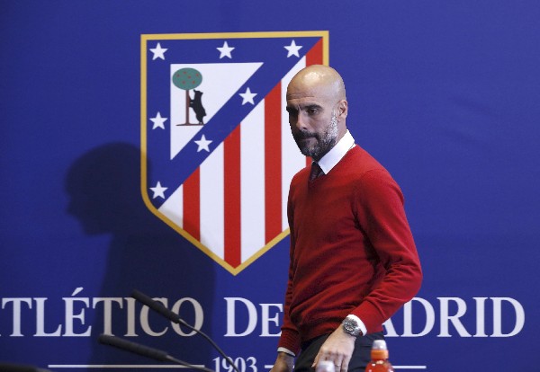 Pep Guardiola asegura que el Atlético ya está al nivel del Barsa y del Madrid. (Foto Prensa Libre: EFE)