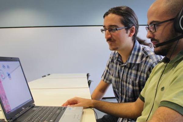 Estudiantes de la Universidad Miguel Hernández de Elche Cecilio Delgado y Jorge Pérez, creadores de VOPA