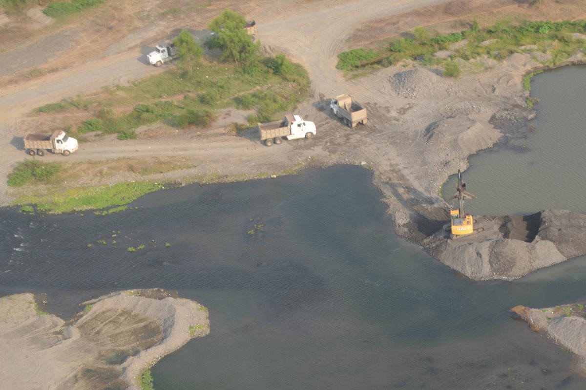 MARN reveló recientemente que al menos 50 caudales en la Costa Sur están desviados. (Foto Prensa Libre: Hemeroteca PL)