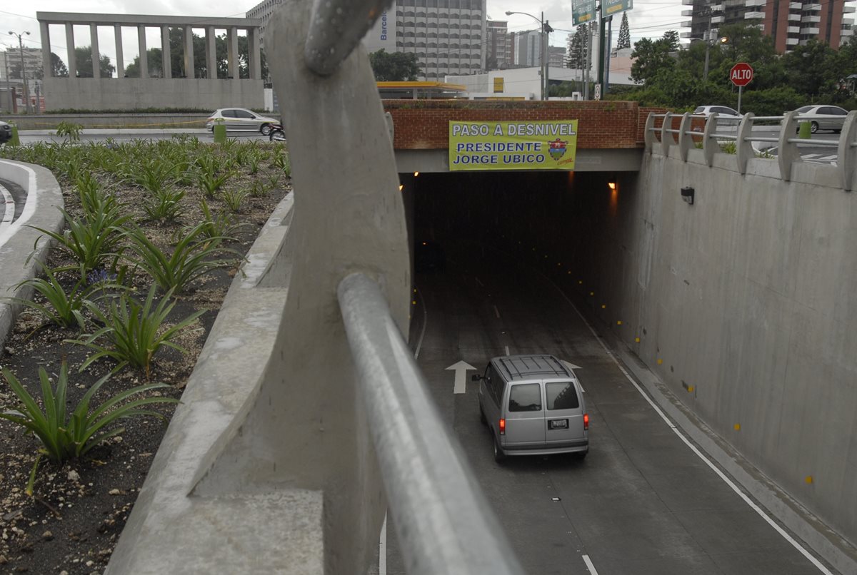 Viaducto ubicado en las zonas 9 y 13 que fue bautizado por la municipalidad capitalina en honor a Jorge Ubico. (Foto: Hemeroteca PL)