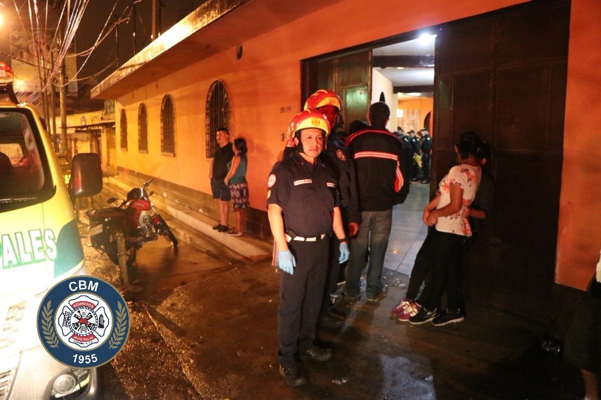 Una pareja fue hallada muerta en la zona 6 de Mixco, los Bomberos Municipales indicaron que presentan heridas de arma blanca. (Foto Prensa Libre: CBM)