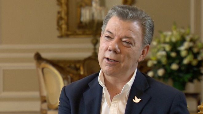 El presidente de Colombia, Juan Manuel Santos, firmará este lunes el acuerdo de paz pactado entre el gobierno y los líderes de las FARC.