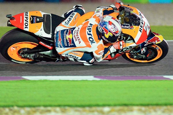 El piloto español Dani Pedrosa, en acción, durante el Gran Premio de Catar. (Foto Prensa Libre: EFE).