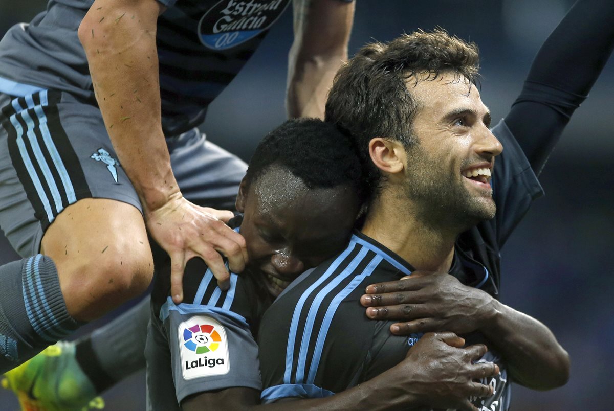 Rossi y Sisto celebran el primer gol del equipo vigués. (Foto Prensa Libre: EFE)