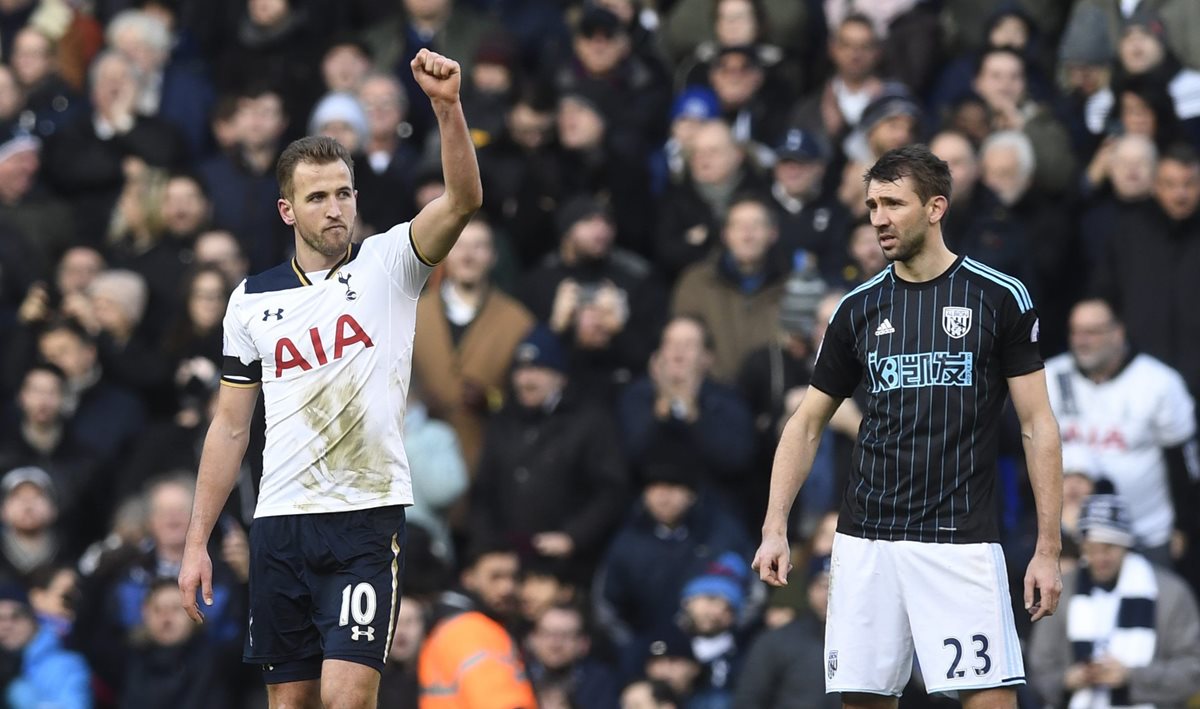 Kane fue el héroe de la tarde con un triplete en su cuenta. (Foto Prensa Libre: EFE)