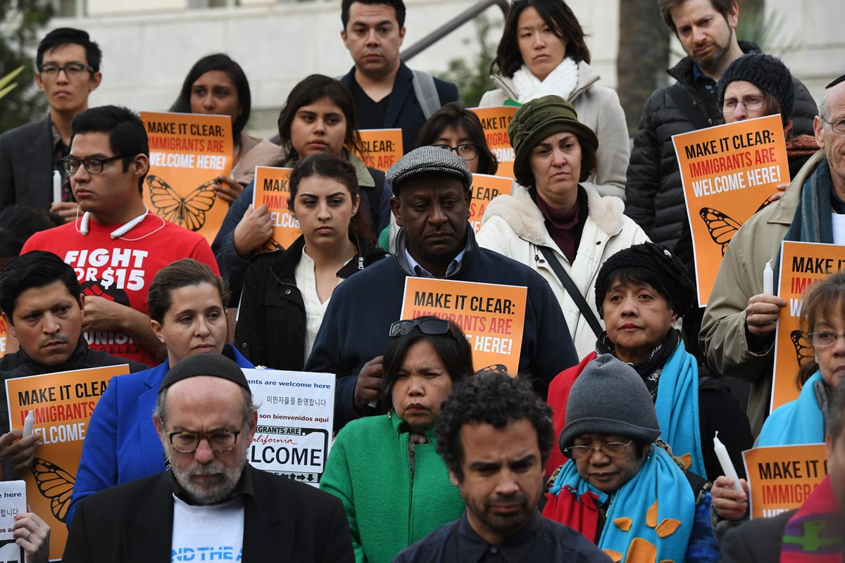 Una protesta en Los Ángeles que pide el fin de las deportaciones- (Foto Prensa Libre: AFP)