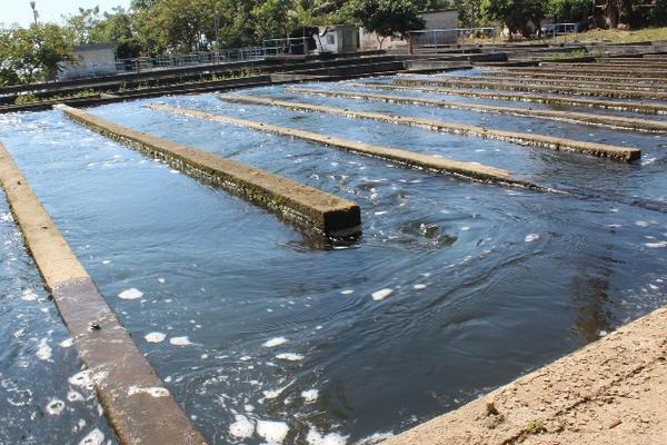 Tanque de captación en el cual cae agua sin purificar, debido a los problemas en el sistema. (Foto Prensa Libre: Danilo López)