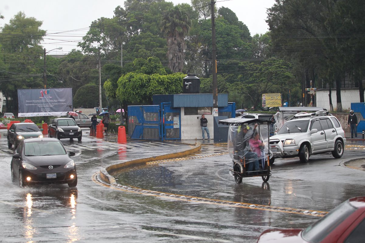 El pasado martes fue vapuleado un supuesto delincuente en esa universidad.(Prensa Libre: Érick Ávila)