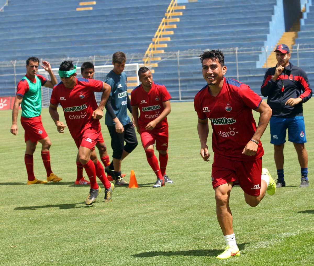 El volante guatemalteco Marco Tulio Ciani está en la órbita de varios equipos nacionales; uno de ellos es Siquinalá. Su último club fue Municipal, durante el Clausura 2015. (Foto Prensa Libre: Hemeroteca PL)