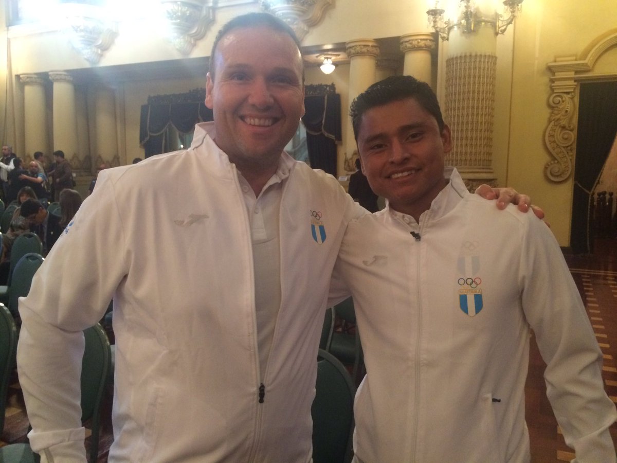 Érick Barrondo, captado junto al atleta de tiro Enrique Brol, también clasificado a Río 2016. (Foto Prensa Libre: (COG).