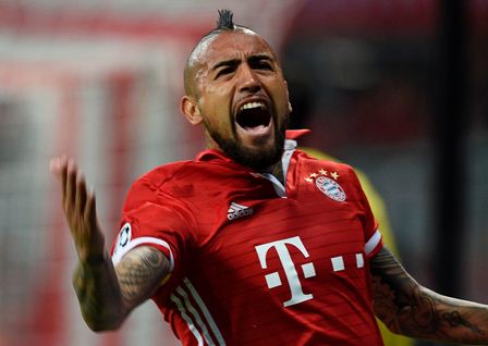 Arturo Vidal abrió la cuenta para el Bayern Múnich.