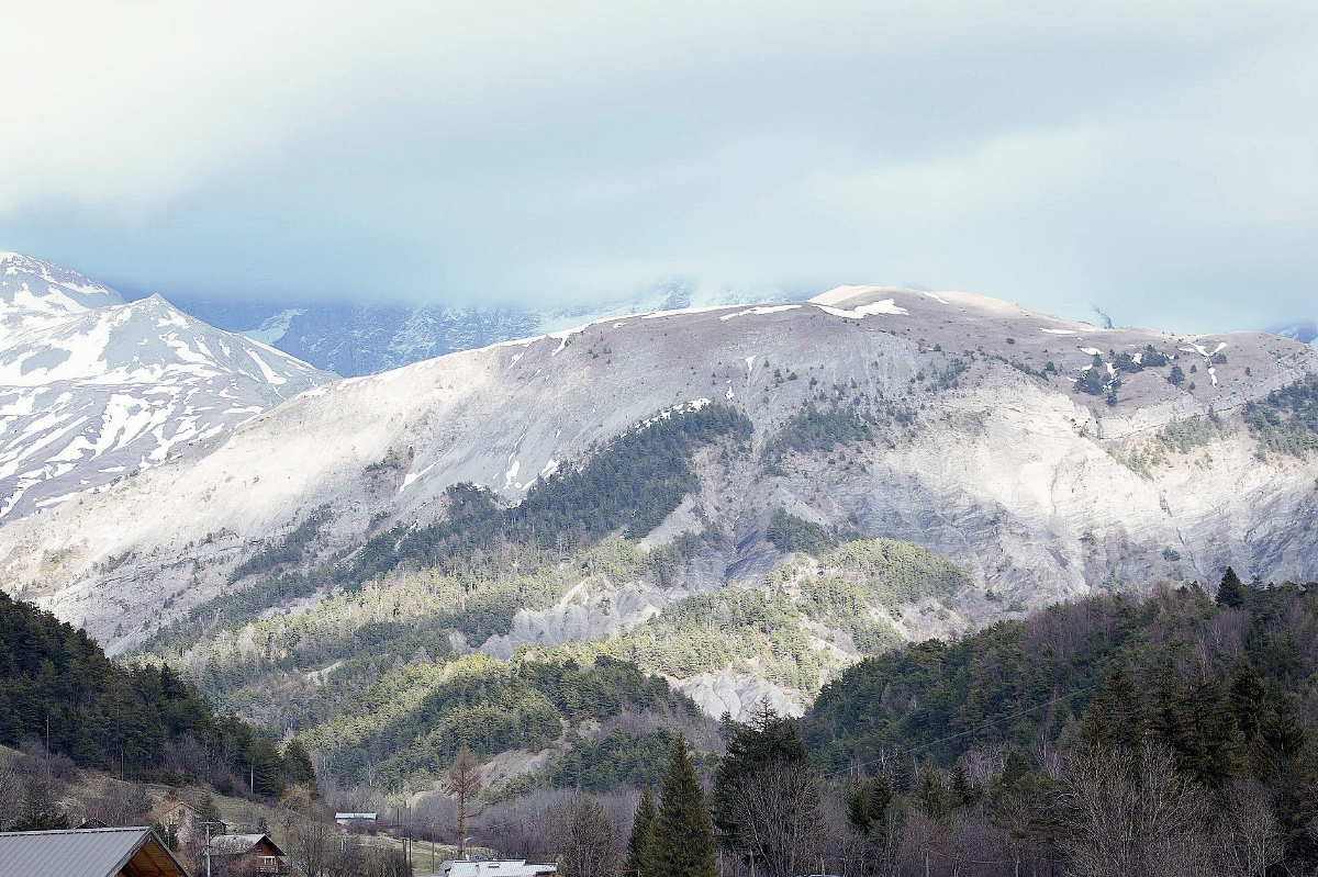 Varias personas resultaron atrapadas por una avalancha, en los Alpes franceses. (Foto Prensa Libre:AFP)