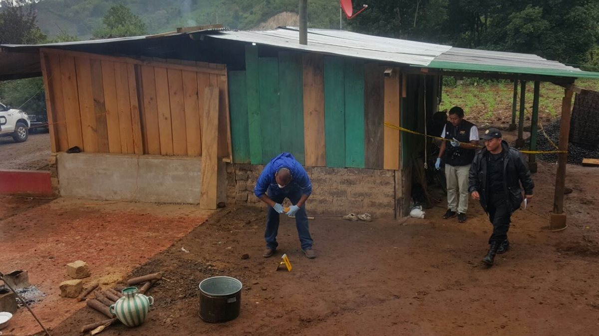 Un hombre murió baleado y su conviviente resultó herida en Tecpán Guatemala, Chimaltenango. (Foto Prensa Libre: CBM Departamentales)