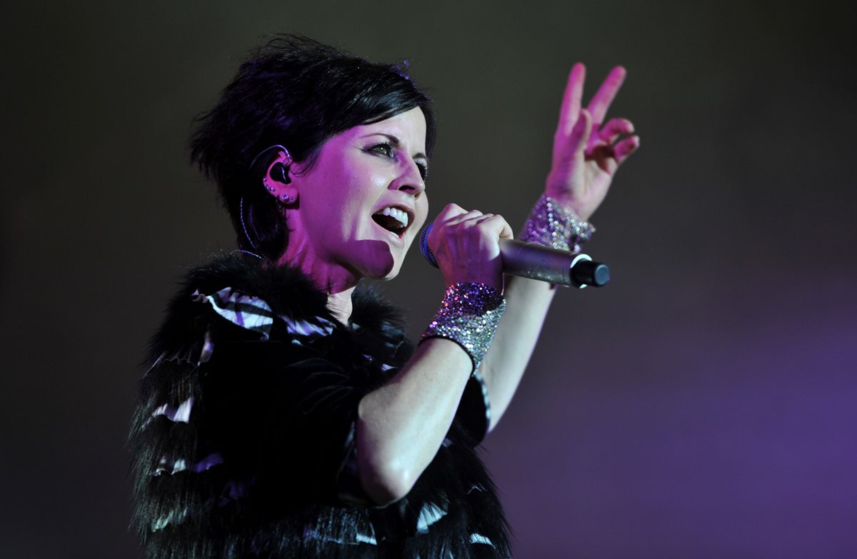 La cantante irlandesa Dolores O'Riordan falleció el pasado 15 de enero en Londres. Este jueves los forenses dictaminaron que su muerte fue "un accidente". (Foto Prensa Libre: AFP).