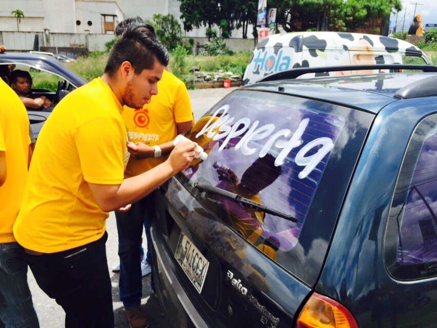 Jóvenes promocian el Congresjo Juvenil H2O. (Foto Prensa Libre: Cortesía)