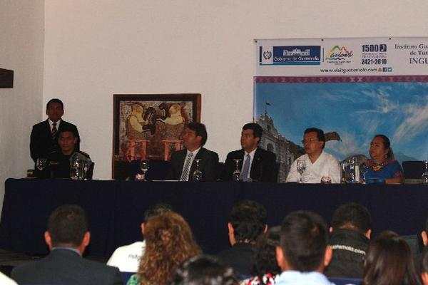 Delegados de instituciones de Gobierno y de la comuna de Antigua  informan respecto del plan de seguridad para la Semana Santa.