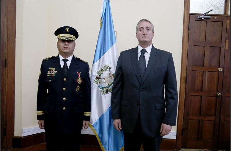 El ministro de Gobernación deberá explicar ante los diputados de la Comisión de Gobernación, los motivos de la destitución de mandos en la PNC. (Foto Prensa Libre: Mingob)