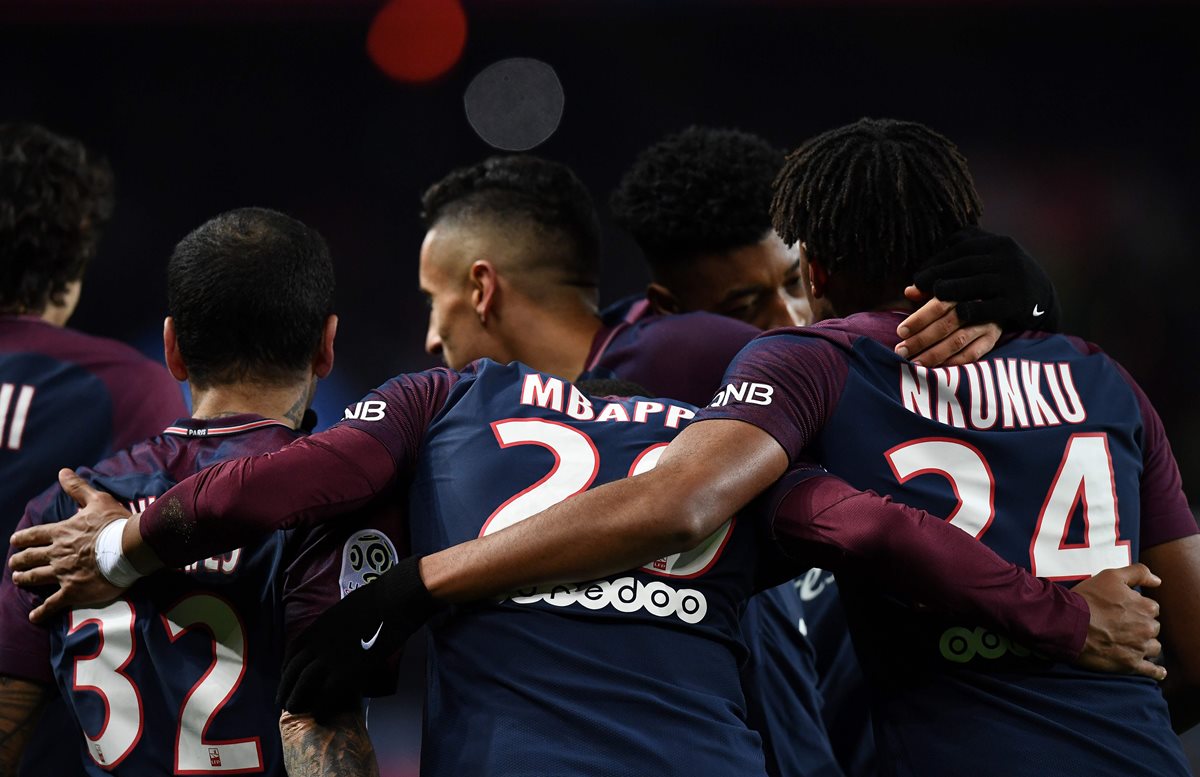 Así festejaron los jugadores del PSG este sábado. (Foto Prensa Libre: AFP)