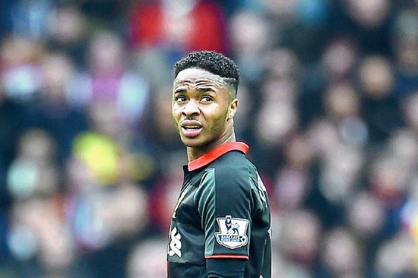 El joven jugador del Liverpool, Raheem Sterling despertó el interés del Real Madrid. (Foto Prensa Libre: EFE)