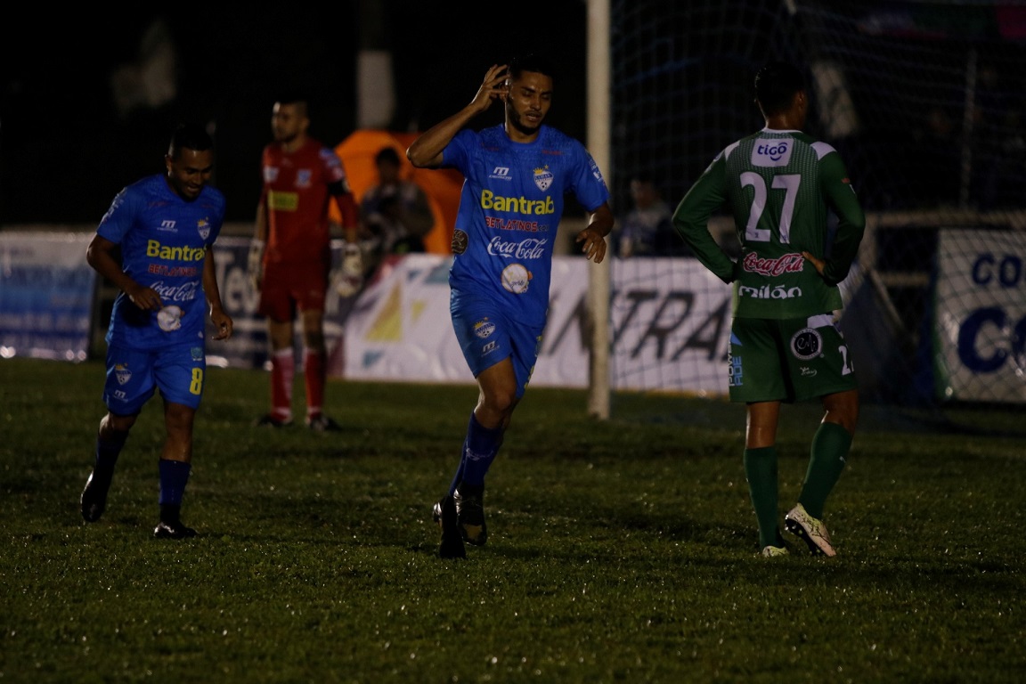 El artillero guatemalteco ha militado en equipos como la Usac, Guastatoya, Municipal y ahora en Cobán. (Foto Prensa Libre: Eduardo Sam Chun)