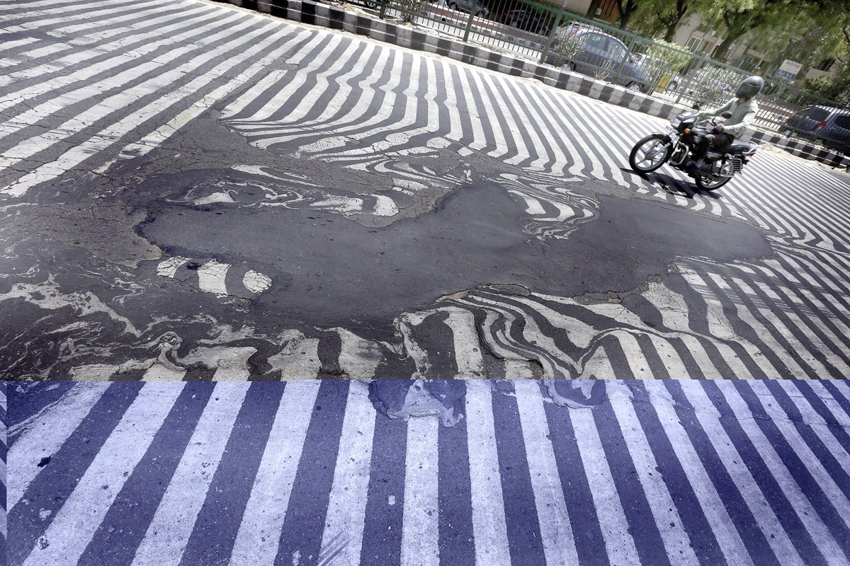 Un vendedor se protege del Sol y el calor en Gurgaon, Nueva Delhi. (Foto Prensa Libre: AFP).