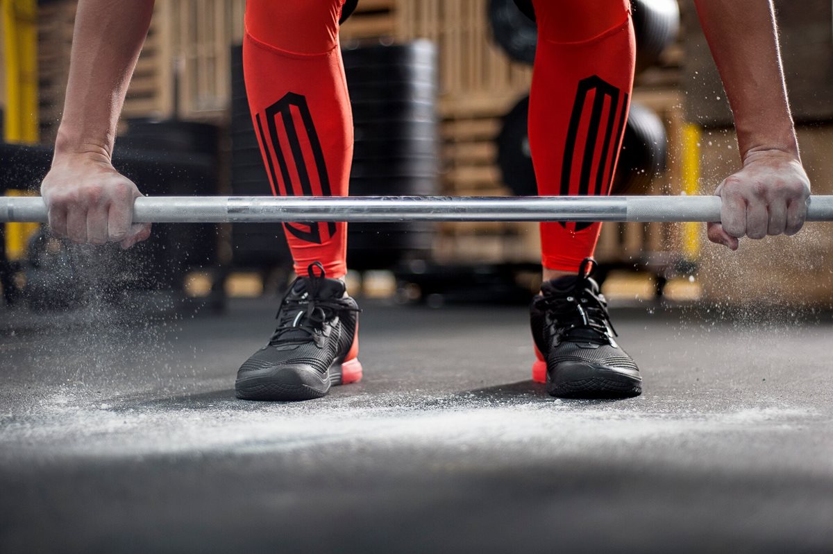 El calzado Crazy Power viene con un talón bajo para mayor comodidad y una suela media moderadora para mayor estabilidad. (Foto Prensa Libre: JJ Marroquín Adidas)