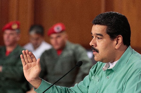 Nicolás Maduro, presidente de Venezuela, participa en un programa de televisión. (Foto Prensa Libre: EFE)