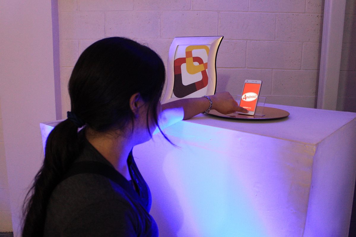 El teléfono modelo Lucid estará disponible en dos o tres semanas. (Foto Prensa Libre: Enrique Paredes)