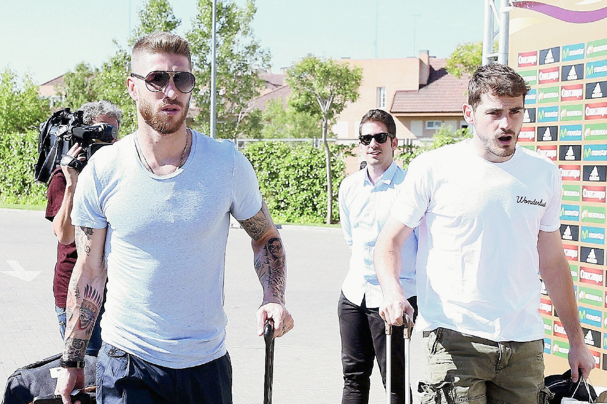 Además de la posible salida de Sergio Ramos también se menciona que  Iker Casillas también dejará el club. (Foto Prensa Libre: EFE)