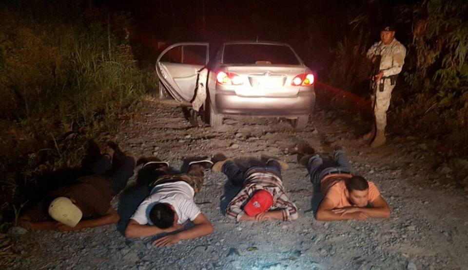 Los supuestos delincuentes fueron detenidos la madrugada de este domingo. (Foto Prensa Libre: PNC)