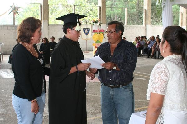 Octubre y noviembre son los meses en que se celebran  la mayoría de   graduaciones de nivel medio en el país.