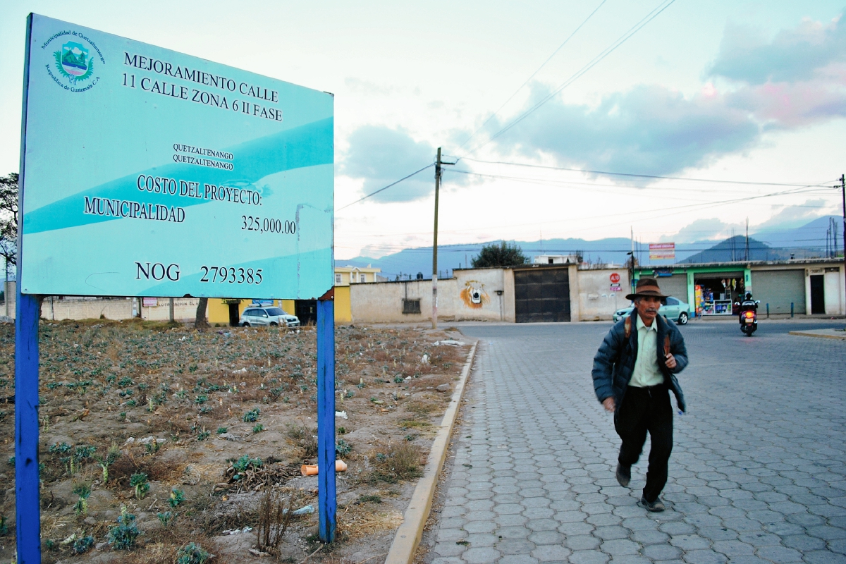 Se pavimento la segunda fase de la  11 calle zona 6 de Quetzaltenango la obra tuvo un costo de Q325 mil. (Foto Prensa Libre: Alejandra Martínez)