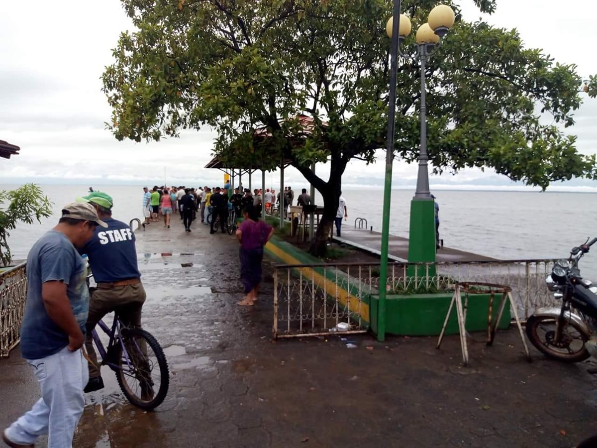 Muelle de El Estor donde se registró el accidente de tránsito. (Foto Prensa Libre: Dony Stewart).