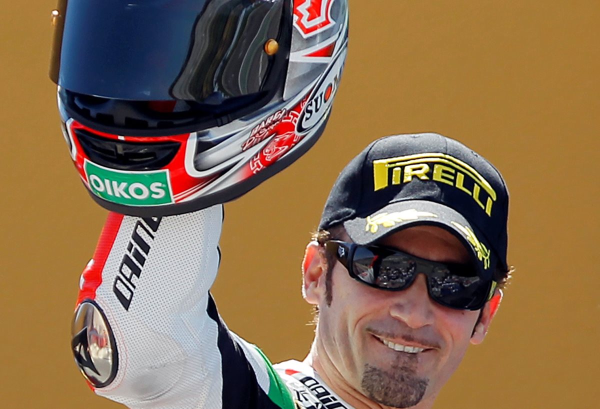 El piloto italiano Max Biaggi sufrió un accidente y su estado es de gravedad. (Foto Prensa Libre: AP)