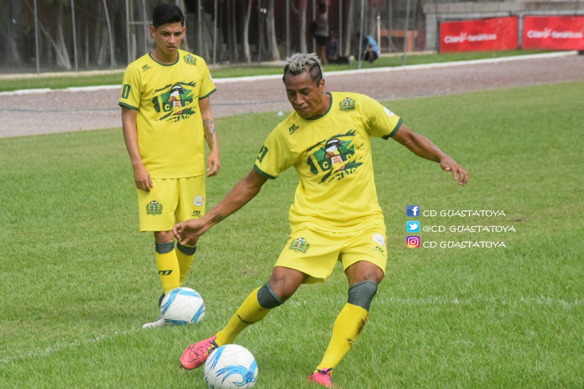 Cristhian Reyes domina el balón durante el entrenamiento de Guastatoya previo a enfrentar a Sanarate. (Foto Prensa Libre: cortesía CD Guastatoya)