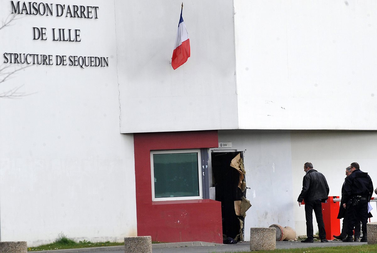 En el 2013, el prisionero francés Redoine Faid utilizó explosivos para escapar de la prisión en Sequedin, cerca de Lille, Francia. (Foto Prensa Libre: AFP)