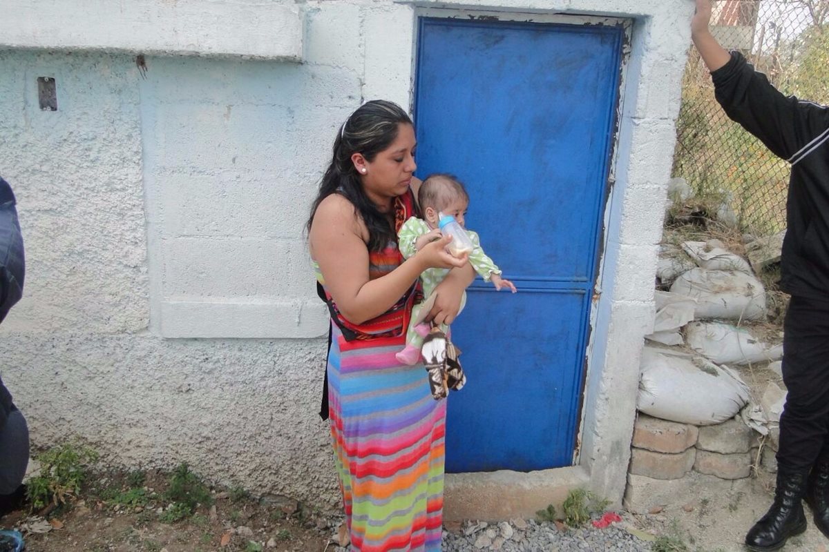 Candy Valenzuela Ajché, al momento de su captura en Santa Teresa, zona 18. (Foto Prensa Libre: Cortesía PGN)