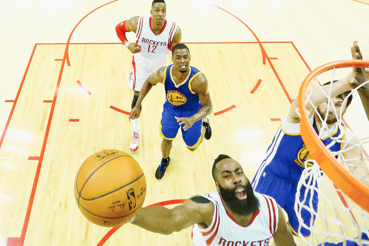 El quinto juego de la serie por la final de la Conferencia Oeste se realizará el miércoles en el Toyota Center, en Houston. (Foto Prensa Libre: AFP)