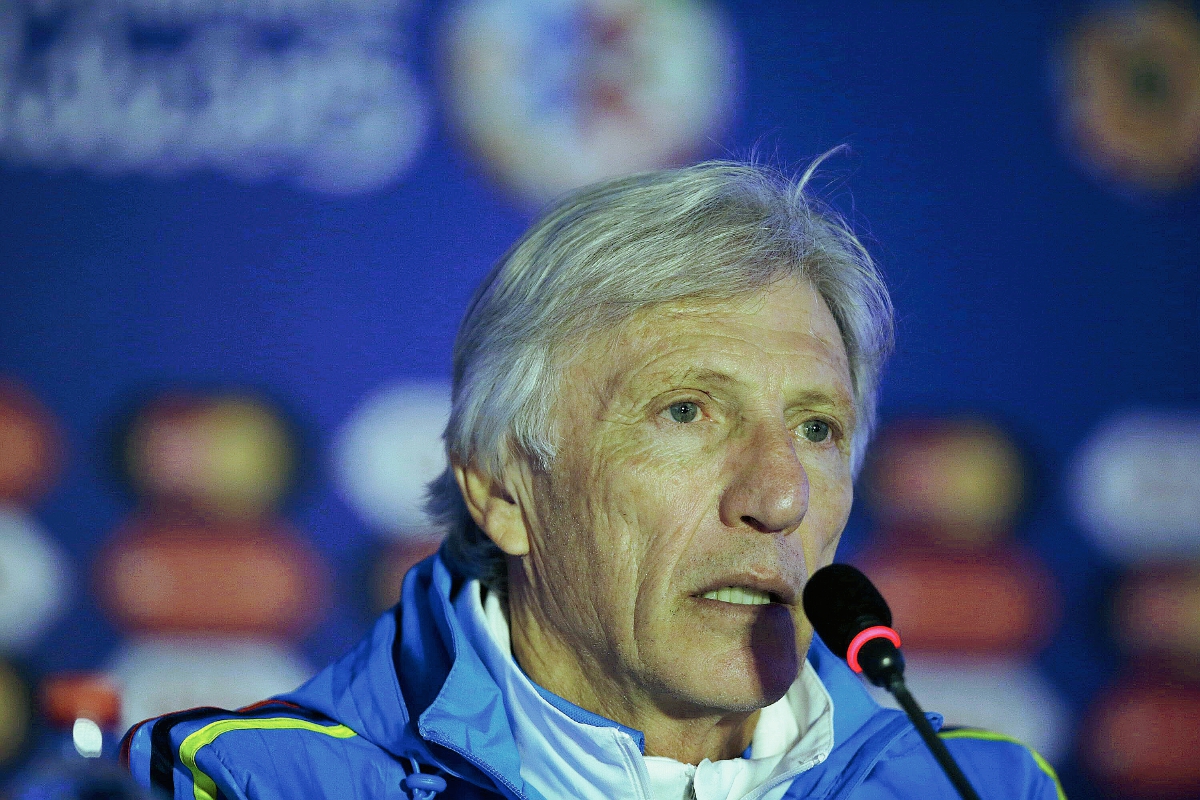 El entrenador de Colombia José Pekerman, durante la rueda de prensa en el estadio Monumental ayer. (Foto Prensa Libre: EFE)