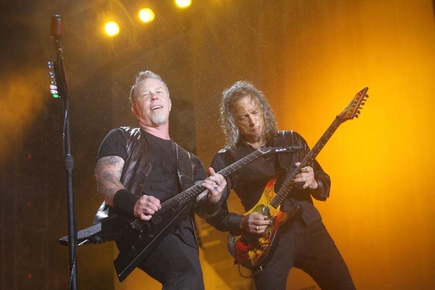Los integrantes de Metallica James Hetfield, voz y guitarra; y Kirk Hammett, guitarrista principal, durante su concierto en Guatemala, en 2016. (Foto Prensa Libre: Keneth Cruz)