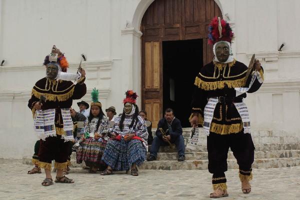 El baile  que se presenta en idioma achí, y consta de cuatro actos y  21 personajes empezó a ser escenificado el pasado fin de semana.