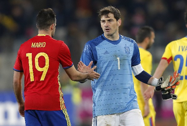 Iker Casillas sigue haciendo historia con la Selección española. (Foto Prensa Libre: AFP).