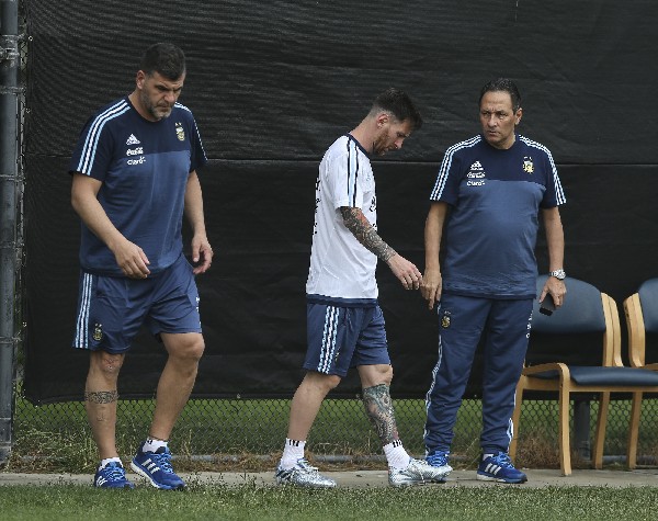 Lionel Messi es duda para el partido de Argentina contra Chile en la Copa América. (Foto Prensa Libre: EFE)