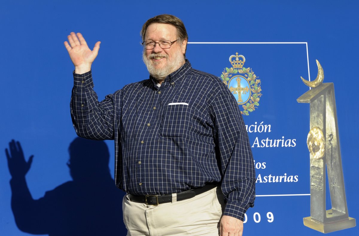 Raymond Tomlinson falleció a los 74 años, entre sus grandes aportes está la creación del símbolo @. (Foto Prensa Libre: AFP)