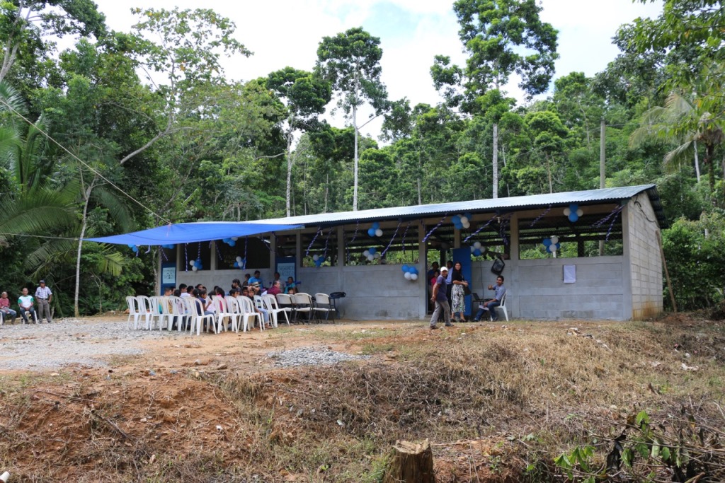 El acto inaugural estuvo presidido por las autoridades de Trecsa y del establecimiento educativo. (Foto Prensa Libre: Cortesía de Trecsa)